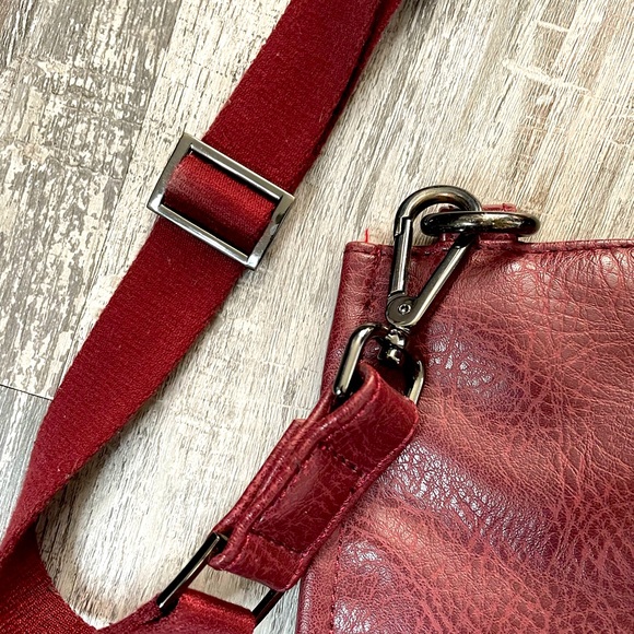 Matt & Nat Messenger/Laptop Bag - Picture 3 of 8